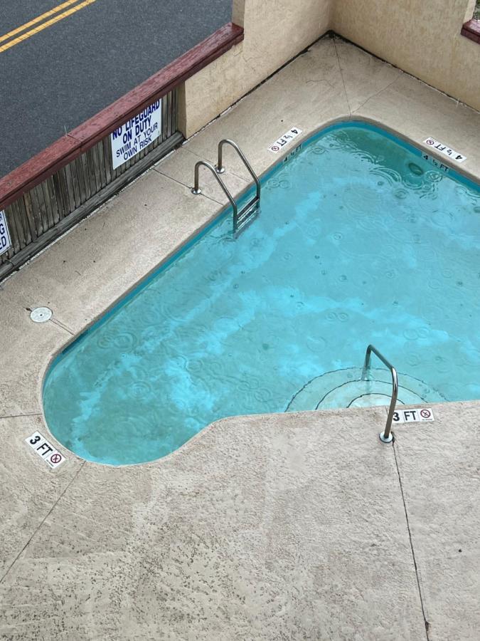 Lovely 2-Bedroom Condo With Pool 默特尔比奇 外观 照片